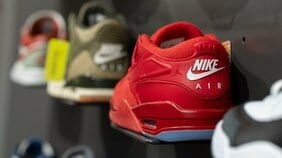 なぜナイキは売れなくなったのか？　アディダス躍進の裏で露呈した直販・データ偏重が招いた失速と「熱狂」を失ったブランドの現在