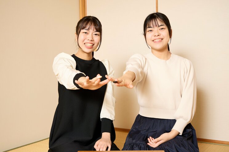 上野愛咲美女流立葵杯・女流名人(写真左)と上野梨紗二段（写真右）