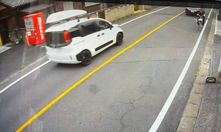 防犯カメラに映った被害者の車（画像／近隣住民提供）