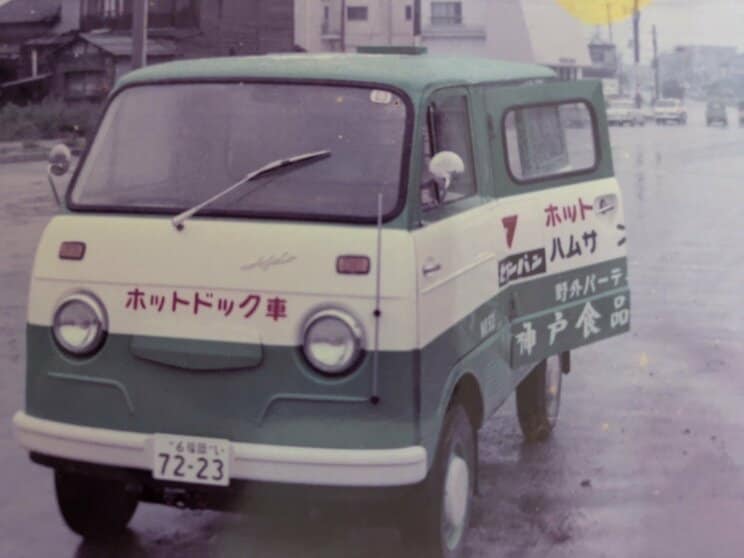 創業当時かは不明だが、先代の父が移動販売に使っていたというワゴン車（写真／倉田氏提供）