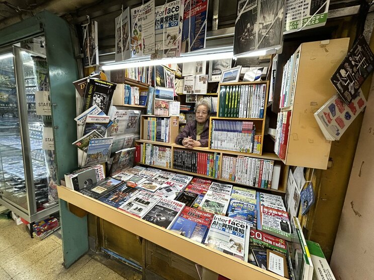 2025年12月に閉業した秋葉原「万世書房」（撮影／集英社オンライン編集部）