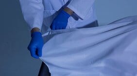 「死体が犯人の手がかりを握り続ける」は本当にあるのか…海底で3日後に発見された訓練生が最後まで離さなかったもの