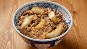 吉野家との共同研究で分かった「牛丼」と「血糖値」の関係性…食べる前に飲めば血糖の急上昇を抑える、お水じゃない1杯のドリンクとは