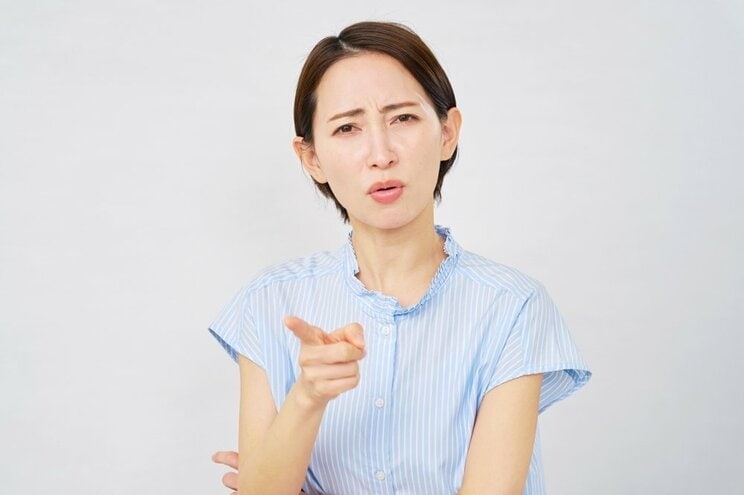 不機嫌な女性のイメージ　写真／Shutterstock