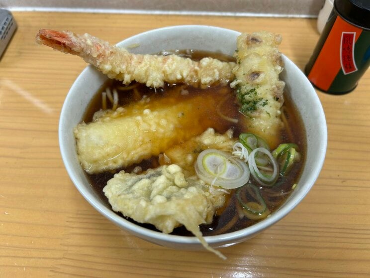 海鮮天そばの天ぷらは超ボリューミー