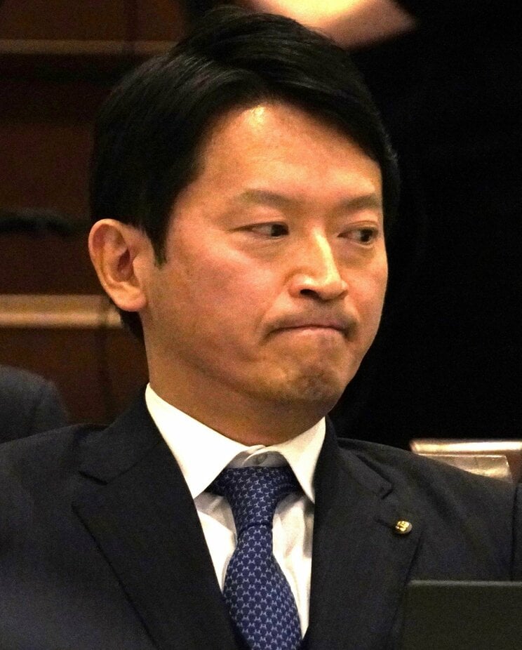 ３月５日、兵庫県議会本会議で顔をしかめる斎藤元彦知事（撮影／集英社オンライン）