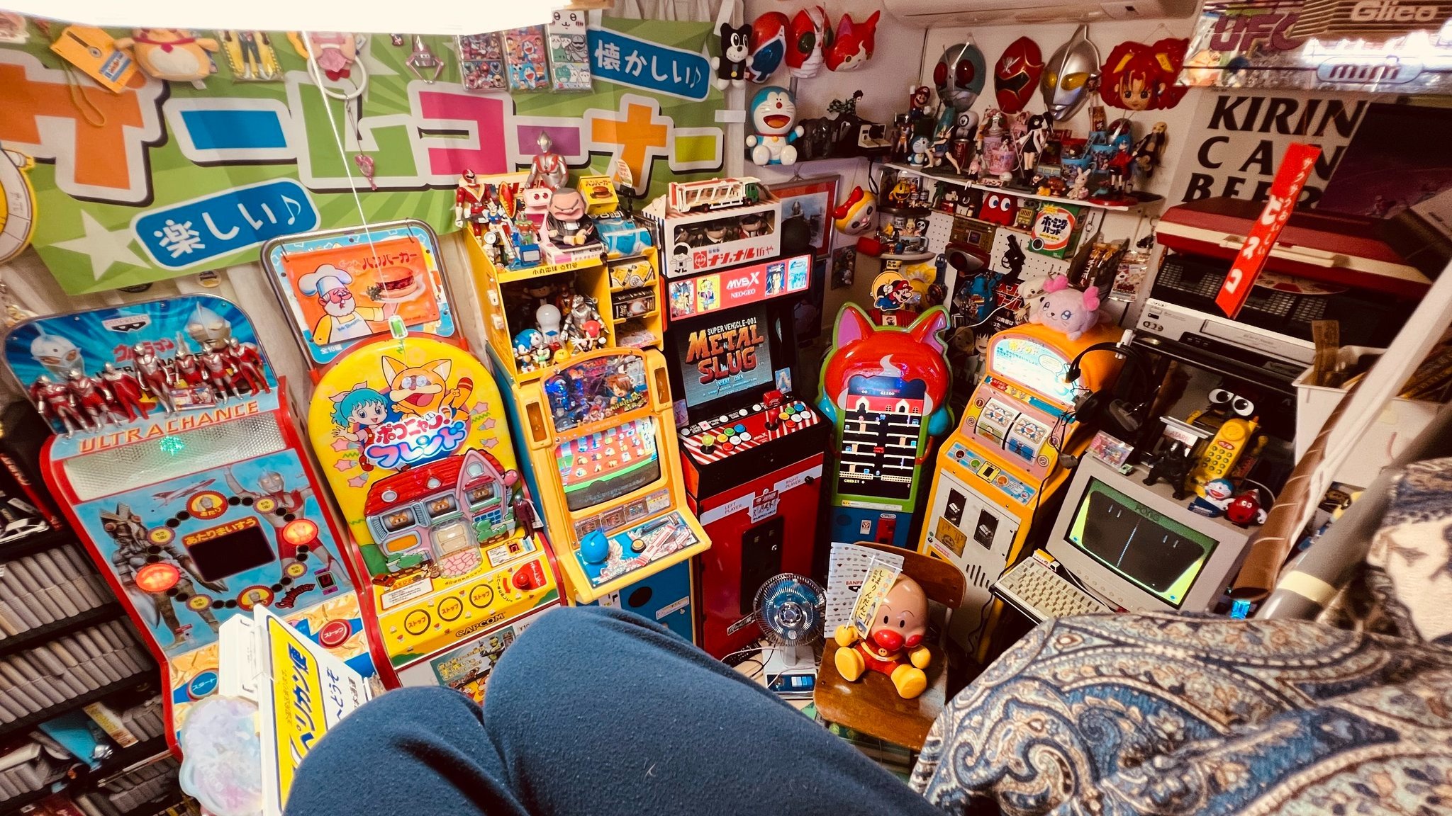 これぞ最高の子ども部屋!? レトロゲーム機やオモチャに埋め尽くされた 