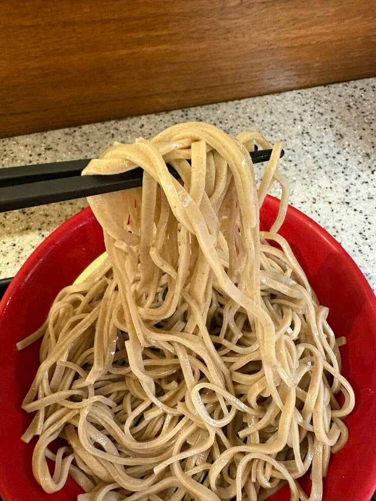 太さの違いを感じる「乱切り蕎麦」