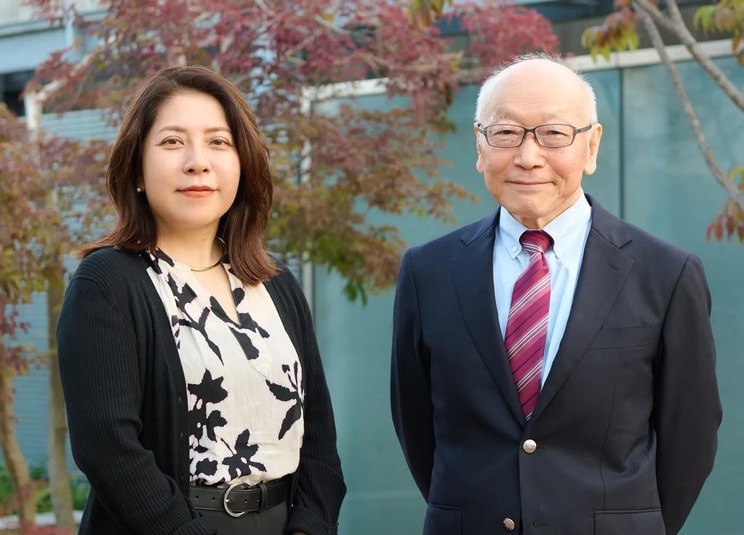 須賀しのぶ（左）、佐々木譲（右）