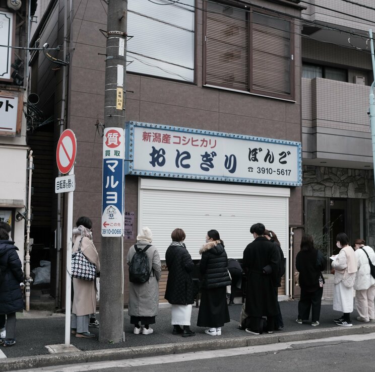 乃木坂46ファンも聖地巡礼！ 最大6時間待ちのおにぎり専門店『ぼんご』の行列が絶えないワケを女将に聞いてみた（仮）_2