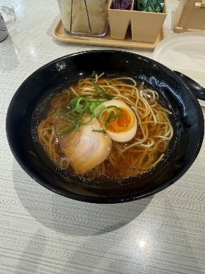 「朝はま寿司」で提供されるラーメン（読者提供）