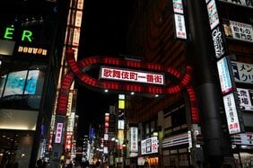 「なかには13歳の少女も」1万円以下で春を売るトー横キッズから20代のフリー街娼、30代のベテラン立ちんぼまで―歌舞伎町の案内人とめぐる「交縁」路上売春の最前線
