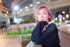 〈加護亜依〉デビュー時からずっと比べられてる辻希美とのこと「のんは戦友だけどライバルじゃない」「『I WISH』はカラオケでも自分のライブでも歌えないんです」今でも仲はいいの?辻をうらやましく思うことは?いろいろ聞いてみた