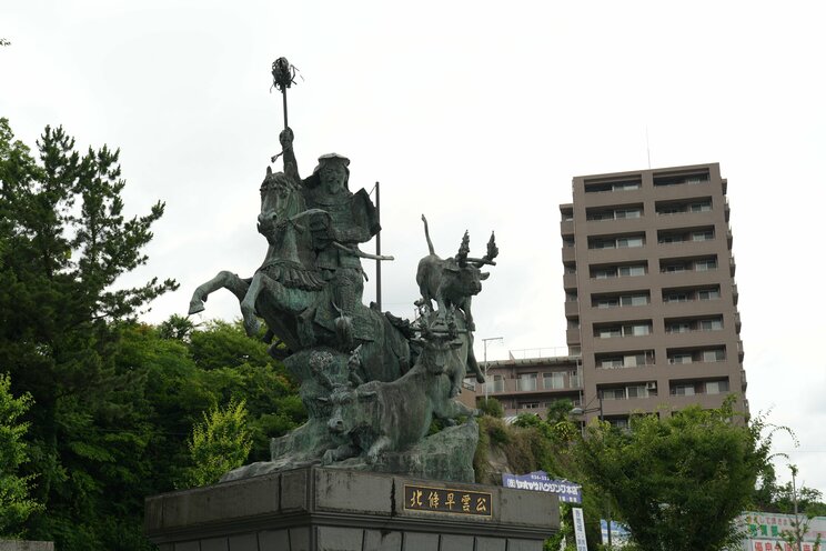 小田原駅にある北条早雲の銅像（PhotoACより）