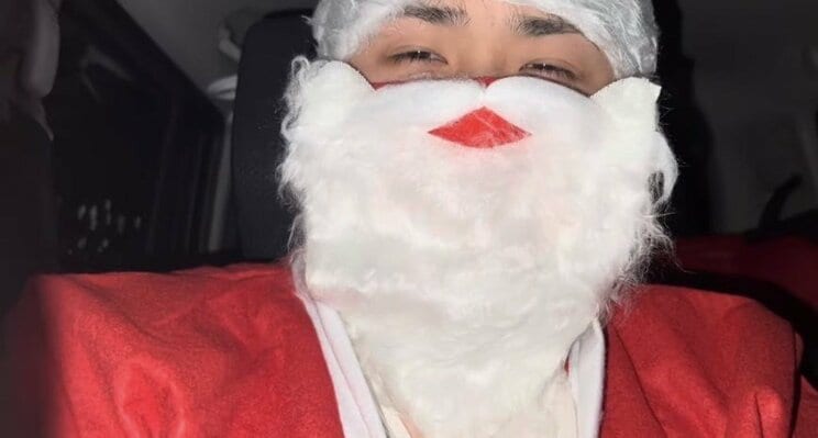 サンタに扮した晴流容疑者（晴流容疑者が投稿したYouTubeより）