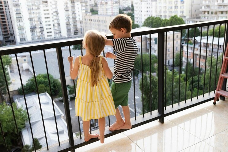 子どもから目を離さないことも重要だ　※画像はイメージです（写真／Shutterstock）