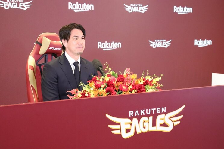 〈楽天・前田健太〉入団会見で“自作Tシャツ”配布　37歳、人見知りのオールドルーキーが示した覚悟_8