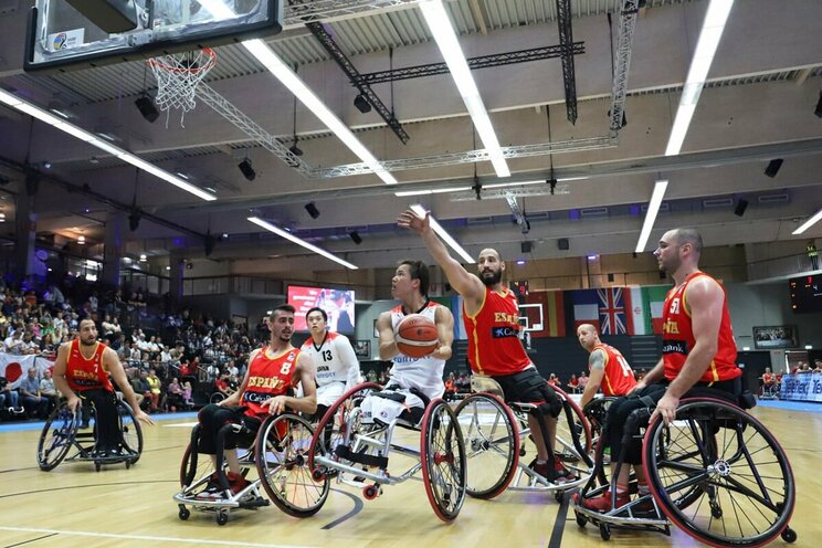 [2018年世界選手権 スペイン戦]　世界随一の高さを持つスペイン相手にもインサイドでの強さを発揮した。（写真：X-1）