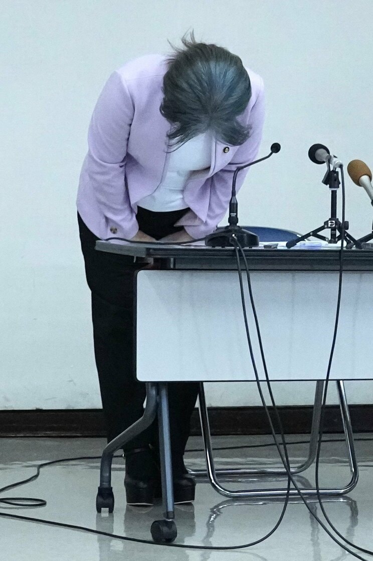 7月7日、記者会見する田久保眞紀市長