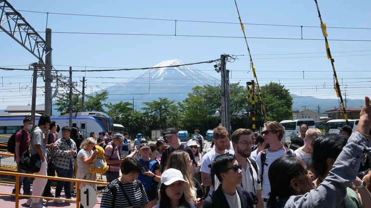 2025年の訪日外国人客数は、年間初となる4000万人超えが確実視されている（写真／Shutterstock）