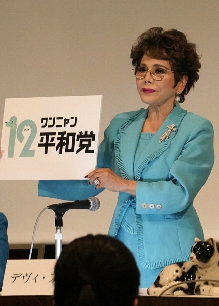 2025年「12平和党」の設立を宣言したデヴィ夫人（撮影／集英社オンライン）