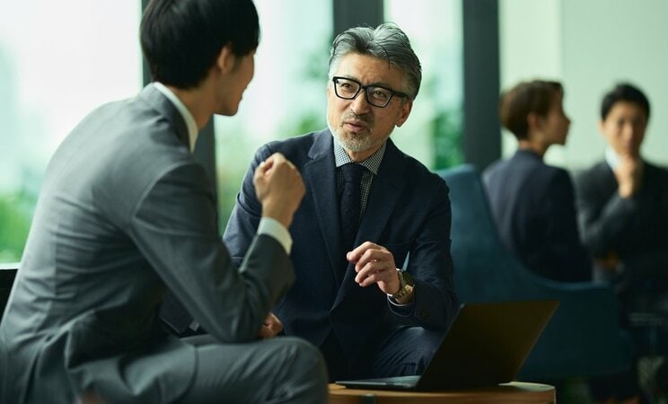「シニアのキャリア危機」「新卒歓迎」は日本特有のジレンマなのか…新卒未経験者など容易に職になどありつけない欧州若年層のシビアな現実_1