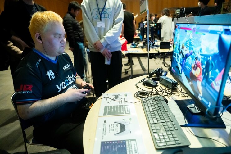 eスポーツプレイヤーNAOYAとしての顔も持つ北村さん(写真/佐藤靖彦)