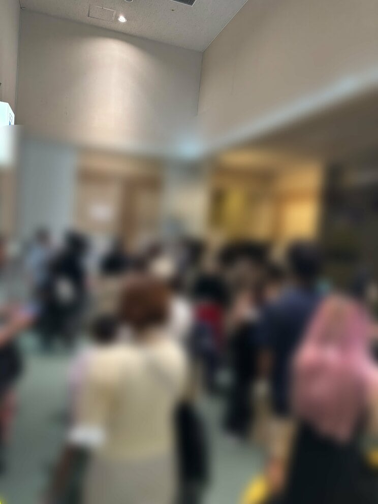 〈ちいかわ争奪戦〉「転売ヤーから買うなんて魂を売るようなもの」映画特典シールに殺到…満席続出の裏側_15