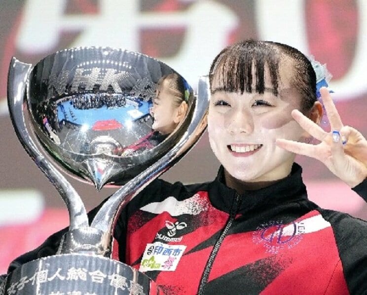 体操のＮＨＫ杯女子個人総合で３連覇を果たした宮田笙子選手（写真／共同通信社）