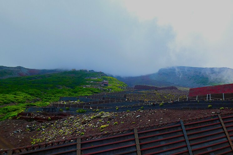 富士山の6合目付近から見上げた風景（写真／PhotoAC）