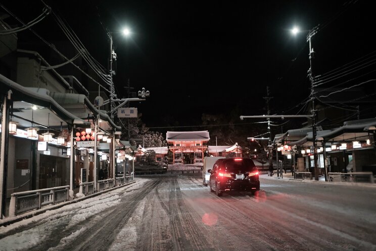 〈大寒波襲来・写真多数〉電車はストップ・渋滞40キロ・タクシー大行列・立ち往生、それでも開いていた牛丼屋に安堵…豪雪の京都ルポ「完全に大雪をなめていました」_24