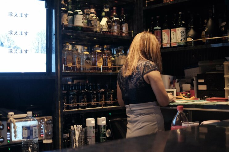 〈写真で振り返る東日本大震災〉フィリピンパブで働く女性たちが直面した震災…スナック街は瓦礫と化し、日当1万円のゴミ分別作業で生計を立てる生活「最近は中国人の方がフィリピン人よりたくさんいます」_7