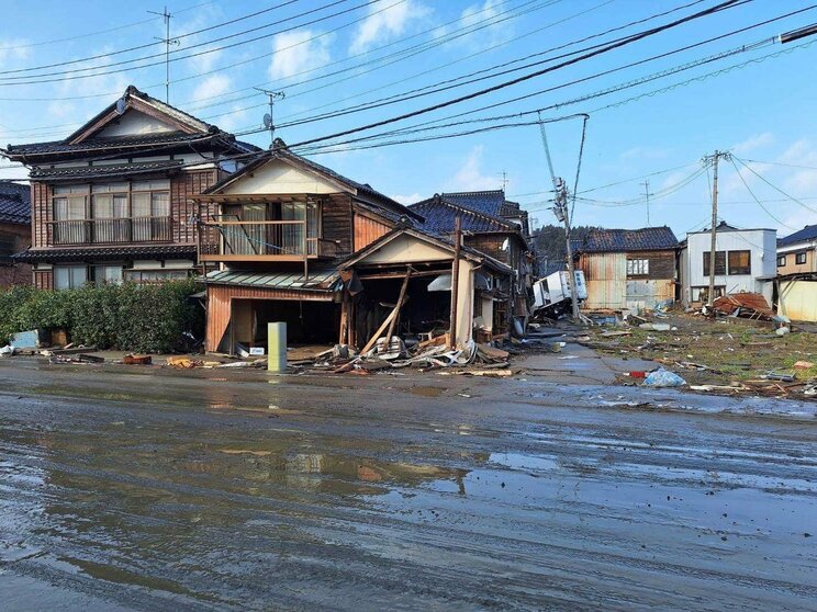 「水道水は不衛生だから受け取れない？」「大型犬は入れない」混乱の避難所で試される各々の判断。「水道が通らなければ学校は再開しないそう。夜はスマホでSNS見てます」と学校で生活する中学生〈ルポ能登半島地震・珠洲市〉_21