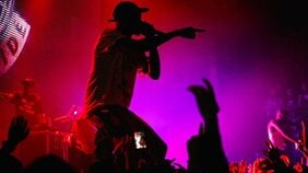 なぜ日本の音楽アーティストは「パワハラ」「セクハラ」「いじめ」「虐待」といった社会的メッセージの発信が少ないのか?