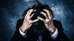 仕事であなたが評価されない本当の理由…日本のハラスメント問題を深刻化させる、自分の優位性をひけらかしたい“アホ”の正体
