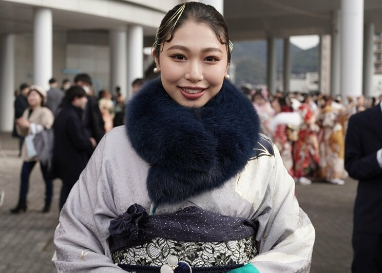 〈画像多数！〉「カッコよく撮ってくださいよー！」 今年もド派手な衣装で盛り上がりを見せた北九州・二十歳の記念式典密着ルポ_5