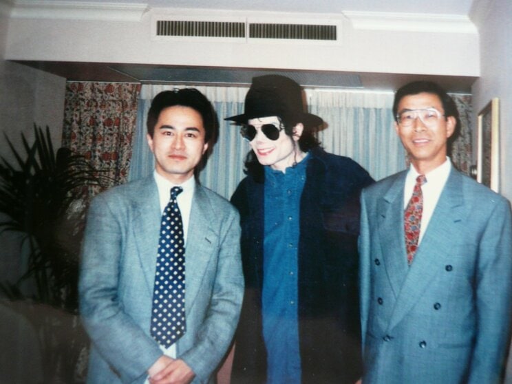 1995年ロサンゼルスにて。筆者、マイケル、鈴木久司氏
