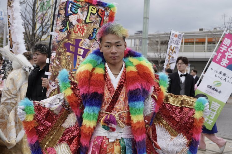 リーゼント込みで50万円、龍を入れて60万円、幟(のぼり)を入れて80万円、北九州市二十歳の記念式典は今年もド派手だった_13