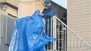 〈藤沢・バケツに白骨化した3人の赤ちゃんが…〉ゴミ屋敷と化した現場アパートに住んでいた“一家”の評判「1週間ほど前に業者がゴミ袋を60袋回収していた」「いつかなにか起きると思っていた」
