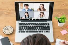 意外と見られているけどその背景で大丈夫? プロが教えるリモート会議で使えるインテリアアイテム6選