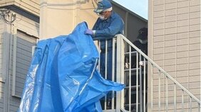 〈藤沢・バケツに白骨化した3人の赤ちゃんが…〉ゴミ屋敷と化した現場アパートに住んでいた“一家”の評判「1週間ほど前に業者がゴミ袋を60袋回収していた」「いつかなにか起きると思っていた」