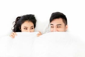 「いってらっしゃい。エイズに気をつけて」かつての性感染症予防ポスターのキャッチコピーに潜む、女性を「リスク」と位置づける誤った認識