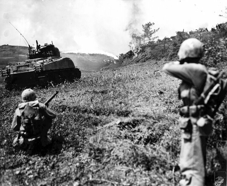 〈終戦81年〉出撃前の特攻隊、原爆のきのこ雲、火炎放射器で焼かれる沖縄…AI技術と対話をもとにカラー化した写真が繋ぐ“過去と現在”_47