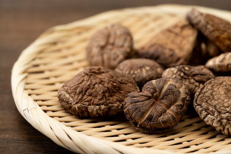 ビタミンDを多く含む干しシイタケ（写真／shutterstock）