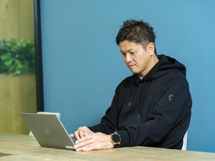 2年目から楽天は野村克也が監督に就任。一場についてマスコミへよくボヤいていた野村だが、「自宅に食事を招待されるなどかわいがってもらっていました。サッチーさんにも『あんた、何なのあのピッチングは。もっとがんばんなさいよ』とすごく気にかけてもらいました」