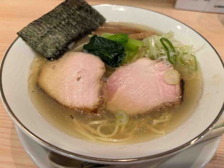 2025年4月、東京・駒込にオープンした「らーめん3000」の塩らーめん