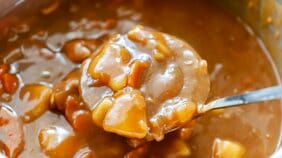 「2日目のカレー」が危険すぎる食べ物に変わるとき…火にかけても死滅しない、煮込み料理に潜む“死”の細菌とは…