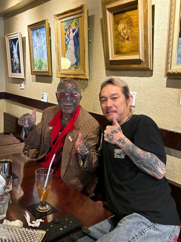 全身に刺青を入れたH&Ms 原宿の彫師・マサシ氏と