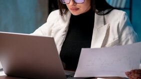 同僚を助け、部下を支えたのに低評価…大手銀行の女性リーダーに足りなかった「自分勝手」という仕事術