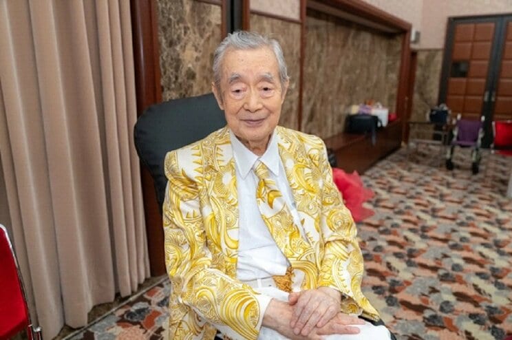 ハイブランドに身を包むドクター・中松（撮影／佐藤靖彦）